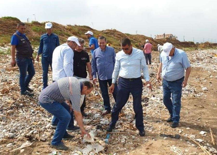 وزير البيئة يبدأ