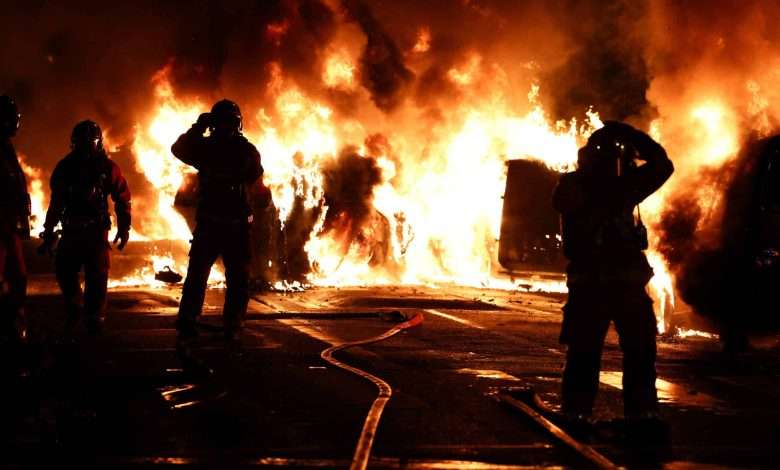 فرنسا تعلن قطع الإنترنت