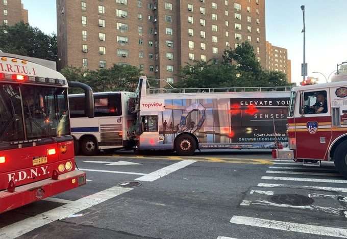 بالفيديو- 80 جريحا بتصادم حافلتين في نيويورك