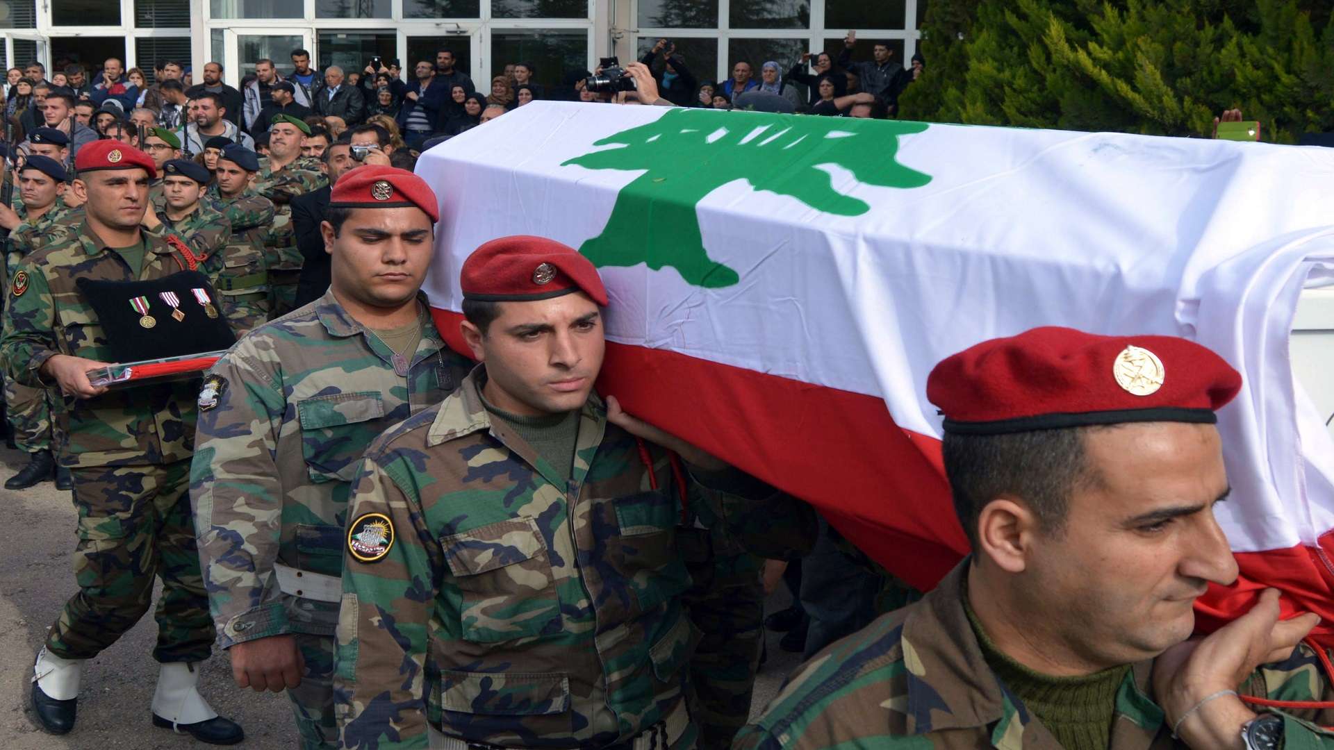 حدث في هذا اليوم: إعدام الضابط اللبناني علي السيد من قبل داعش في عرسال