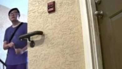 بالفيديو - أزعجه جاره فدس له سماً من تحت بابه