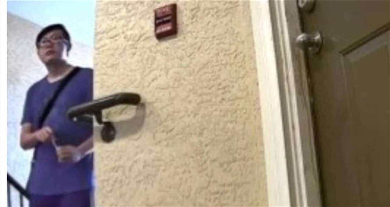 بالفيديو - أزعجه جاره فدس له سماً من تحت بابه