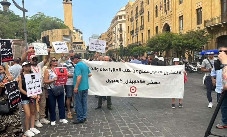 المودعون يرفعون الصوت: هؤلاء خونة!