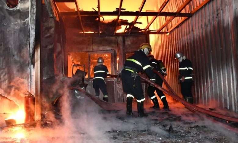 حريق طريق المطار لا ينطفئ… و"الإطفاء" يشكو نقص أجهزة التنفس