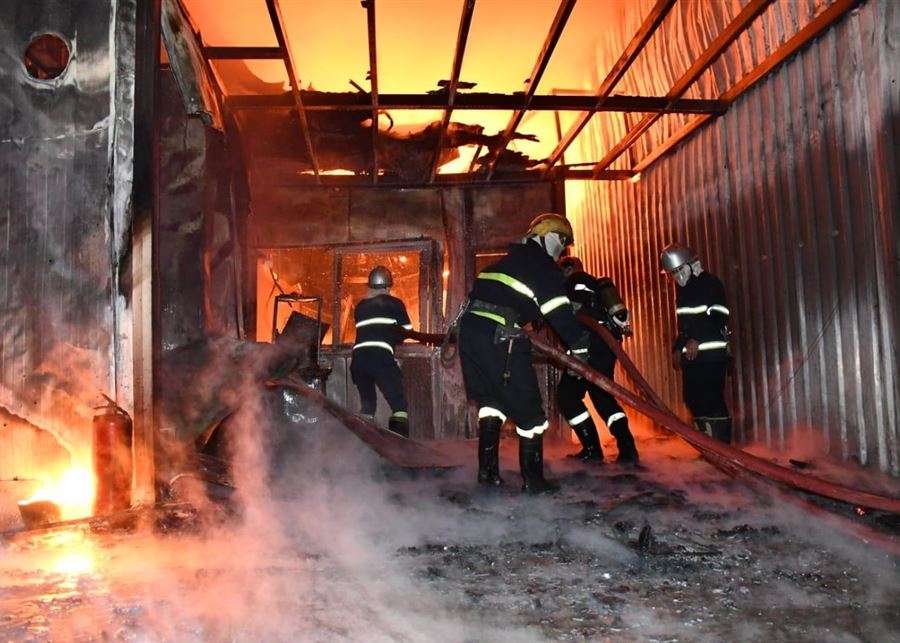 حريق طريق المطار لا ينطفئ… و"الإطفاء" يشكو نقص أجهزة التنفس