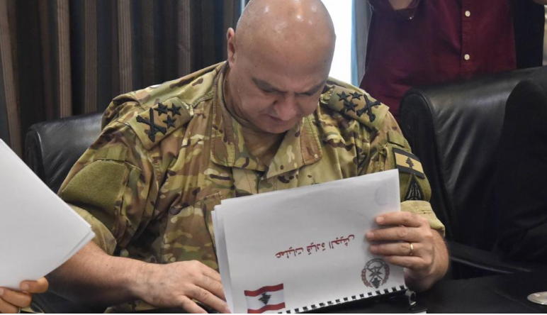 سيناريوهات سياسية للإطاحة بقائد الجيش