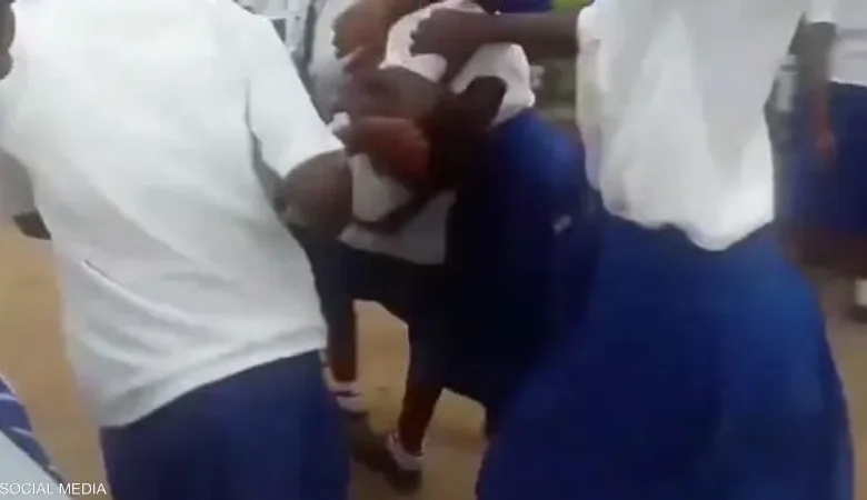 عشرات الطالبات أصبن بالشلل.. مرض غامض أم شي آخر؟