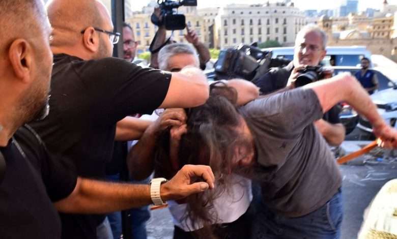 اللبنانيون قضاة وجلادون في الشوارع: انفجار العنف العمومي