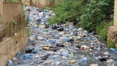 صور تظهر كمية النفايات المرمية في نهر الغدير