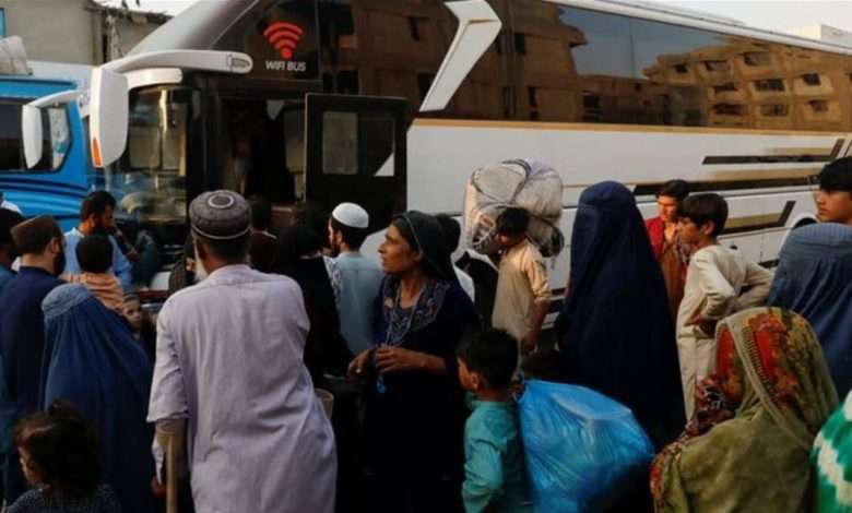 آلاف الأفغان يعودون "جبرًا"
