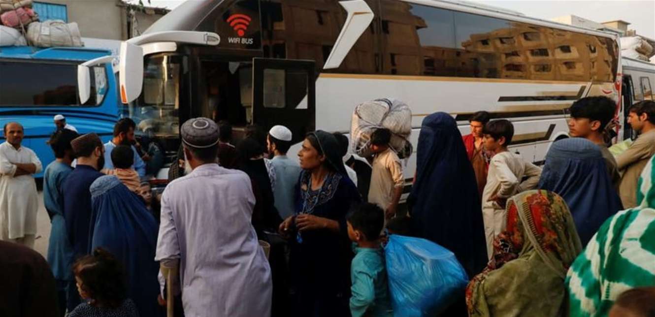 آلاف الأفغان يعودون "جبرًا"