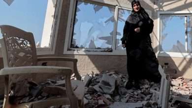 النازحون اللبنانيون صباحاً في منازلهم وليلاً في مراكز الإيواء