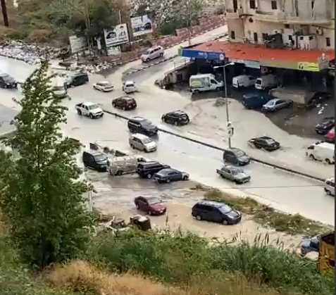 بالفيديو: طرقات لبنان.. بركٌ ووحول