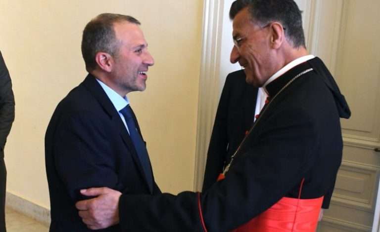 علاقة متعثّرة