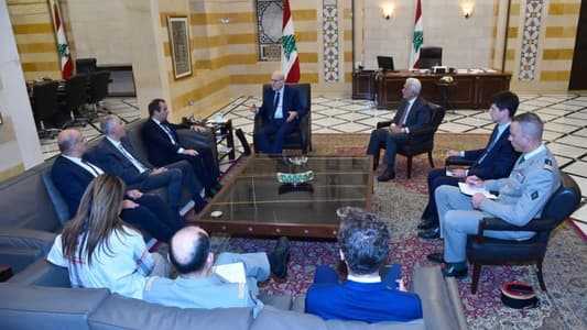 وزير الجيوش الفرنسي يجول على المسؤولين