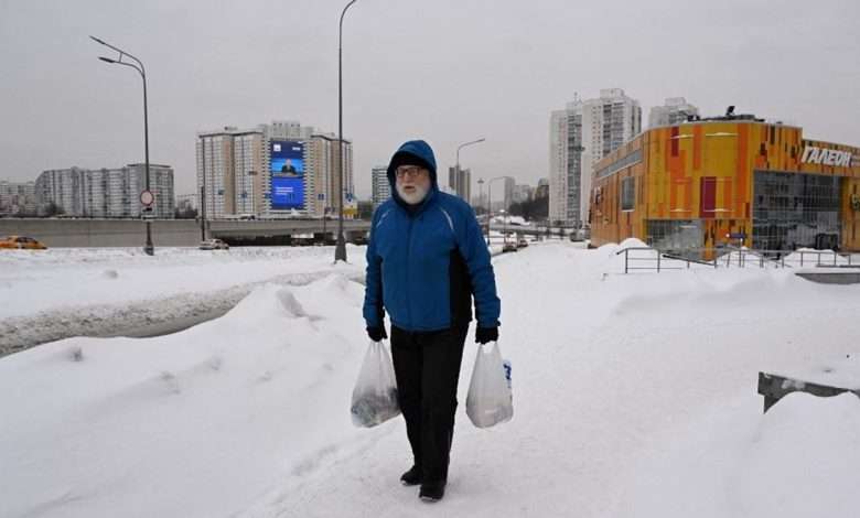 الأقوى منذ 60 عاماً... عواصف شتوية عاتية تجتاح روسيا بكميات كبيرة من الثلوج (صور)