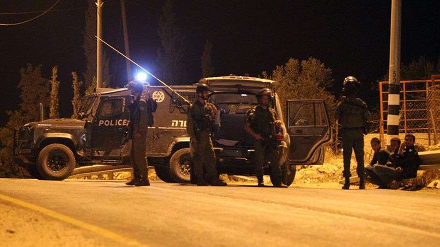 محال الصيرفة تحت أعين الجيش الإسرائيلي.. هذا ما جرى لها أمس في الضفة