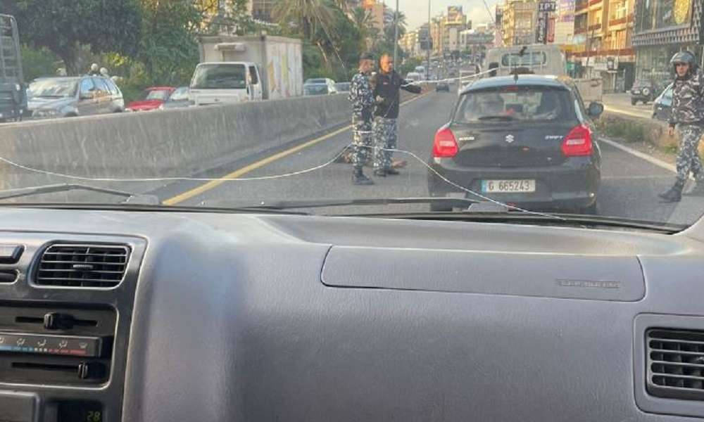 جـ.ـثـ.ـة على اوتوستراد زوق مكايل