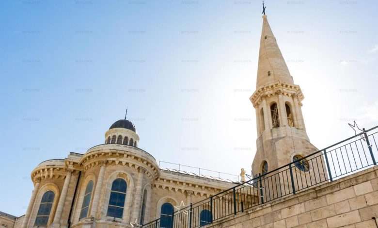 بالفيديو: برسالة تضامن.. السيّد المسيح أٌٌلبس الكوفية في بيت لحم