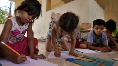 مع استمرار نزوح العائلات