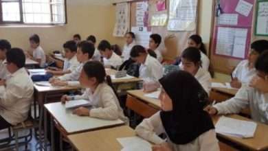 التلاميذ السوريّون يجتاحون المدارس: “تطبيع” التربوي؟