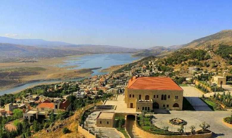 في هذه البلدة… ذبح زوجته وانتحر