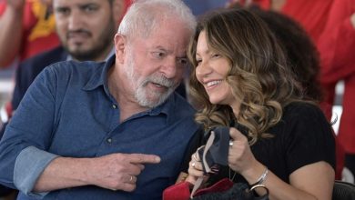 إهانات على حساب إكس