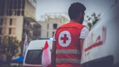 أبطال البزّات الحمراء... ونداءٌ من تحت القـ. ـصف