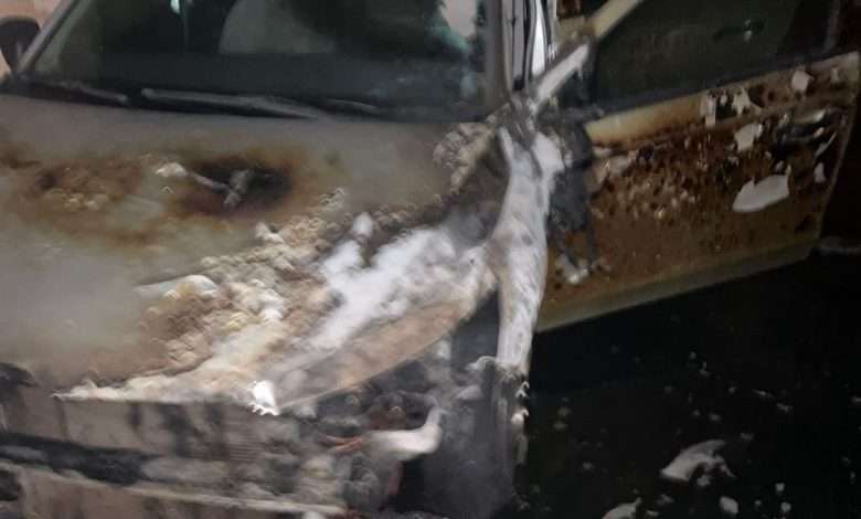 حريق في موقف سيارات