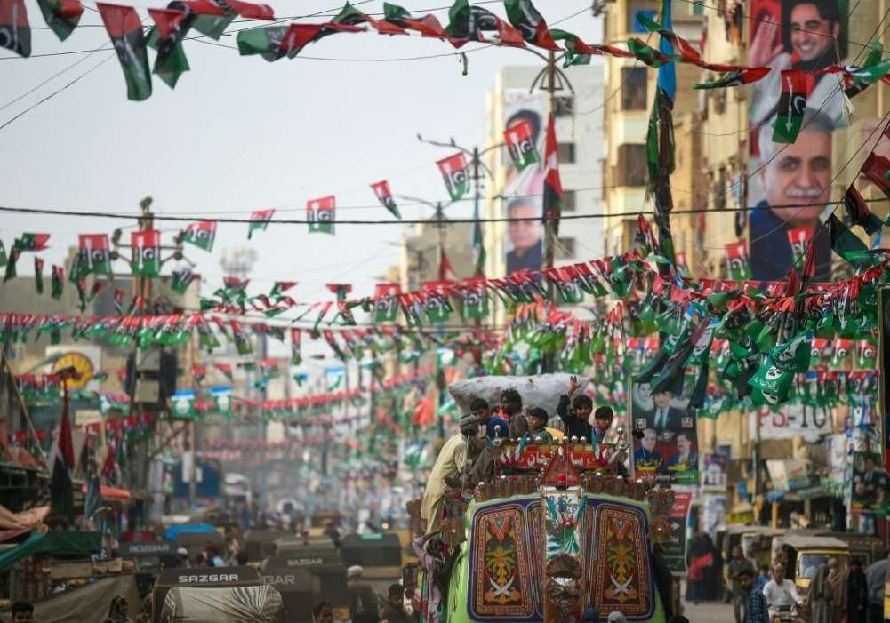 باكستان تصدر حكمها بحق رئيس وزرائها السابق وزوجته!