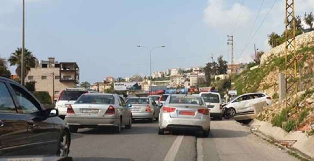 عدد من الجرحى بحادث سير على أوتوستراد طبرجا