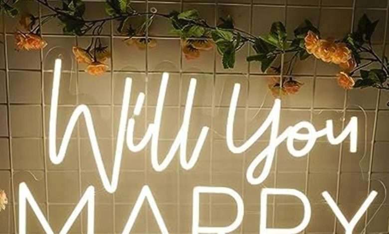 طلبت يد حبيبها مباشرة على الهواء... ما حدث صدم الجميع!