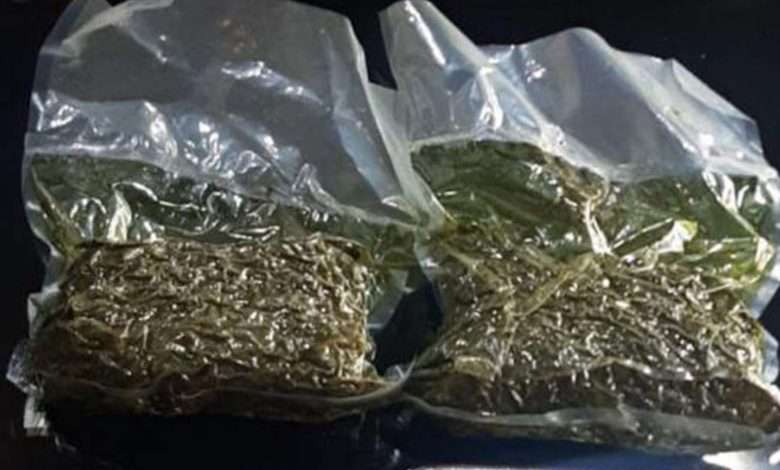 توقـ. ـيف ٣ أشخاص وضبط كمية من الممنوعات والعملة المزيفة من قبل عناصر حاجز في هذه المنطقة 