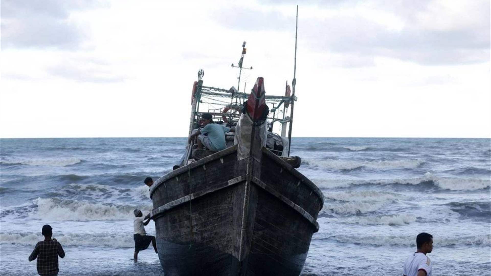 انقلاب قارب قبالة سواحل إندونيسيا وانقاذ 69 من اللاجئين الروهينغا!