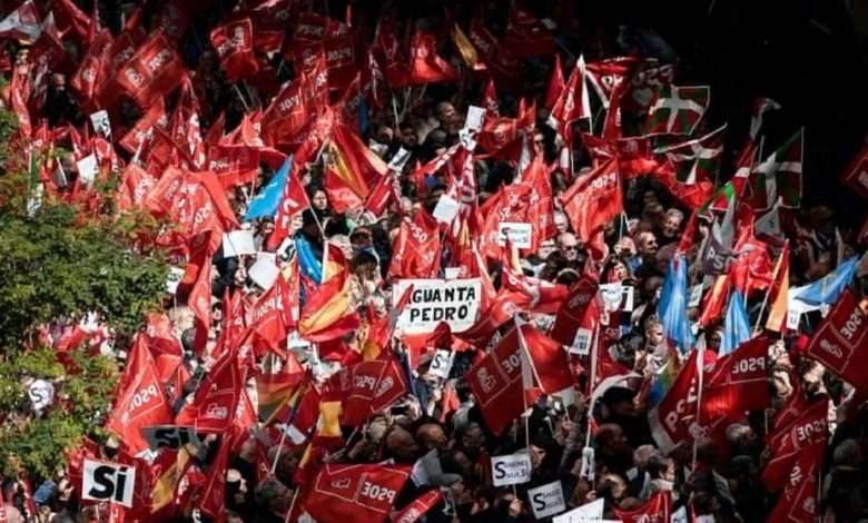 مناصرو الاشتراكي يتظاهرون في مدريد…ما القصة؟