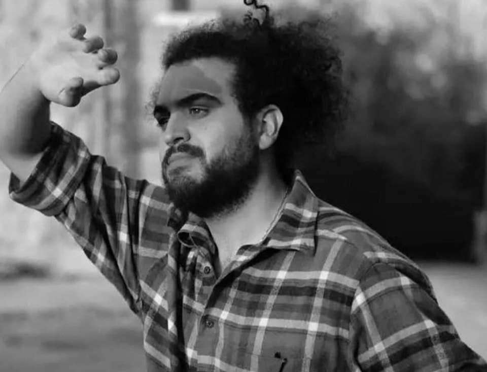 الاعتداء على الزميل كارم منذر، وسفراء الحقيقة في دولة "كل مين إيدو إلو"!