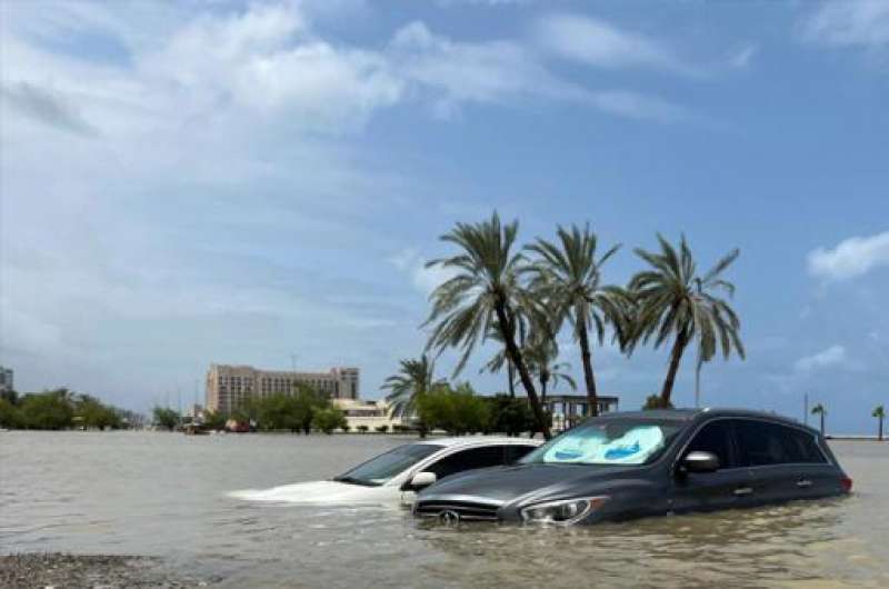 الإمارات تتحضر للأمطار وترفع حالة التأهب...إليكم التفاصيل