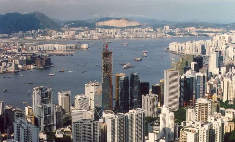 ازمة بين هونغ كونغ وبريطانيا…تجسس وتفتيش!