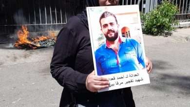 بالفيديو والصور: النار تزنر قصر العدل وأهالي ضـ. ـحايا انفـ ـجار المرفأ يصعدون