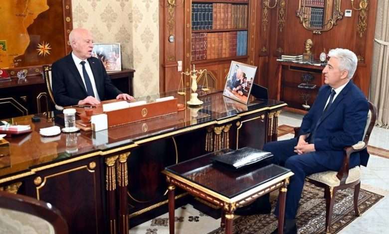 الرئيس التونسي يقيل وزير الشؤون الدينيّة لهذا السبب