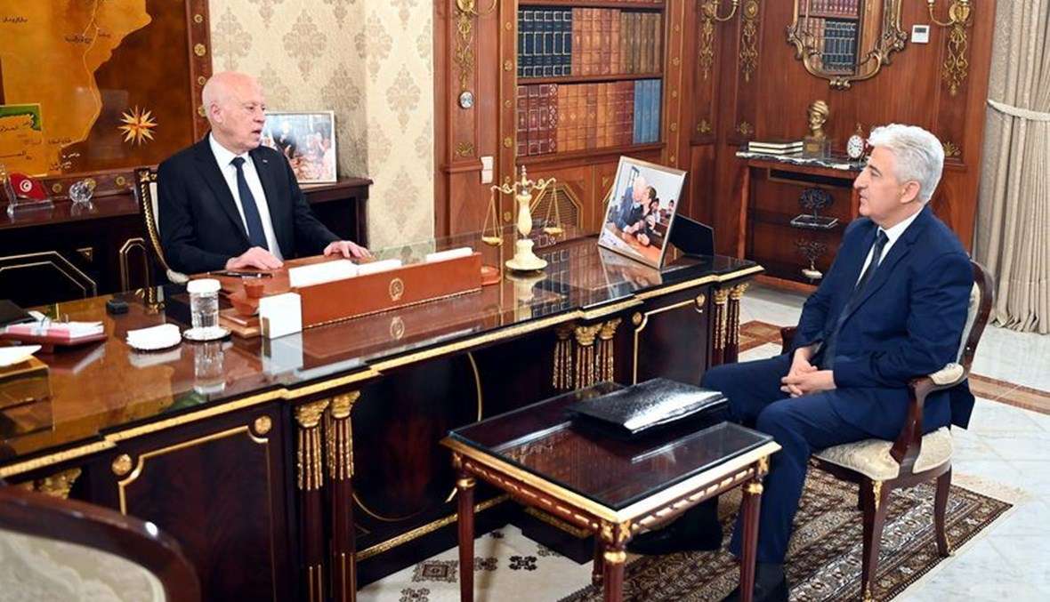 الرئيس التونسي يقيل وزير الشؤون الدينيّة لهذا السبب