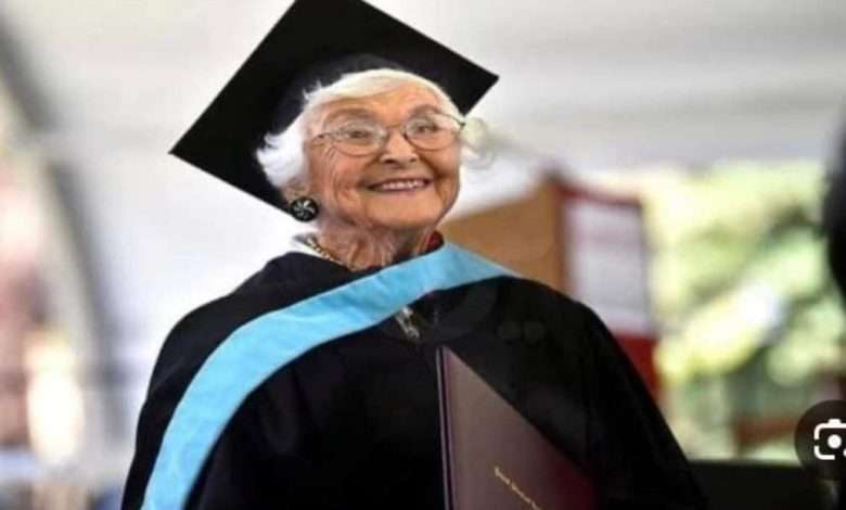 لا عمر للعلم…حققت انجازاً باهراً في عمر لا يتوقعه أحد