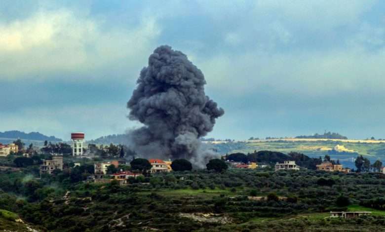 قـ. ـذائف فوسفورية وقصـ ـف مدفعي... حـ. ـرب الجنوب تستعر