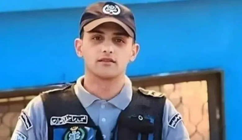 وفـ. ـاة مسعف بعد إصابته في عملية إنقاذ عالقين بمدينة ألعاب في هذا البلد 