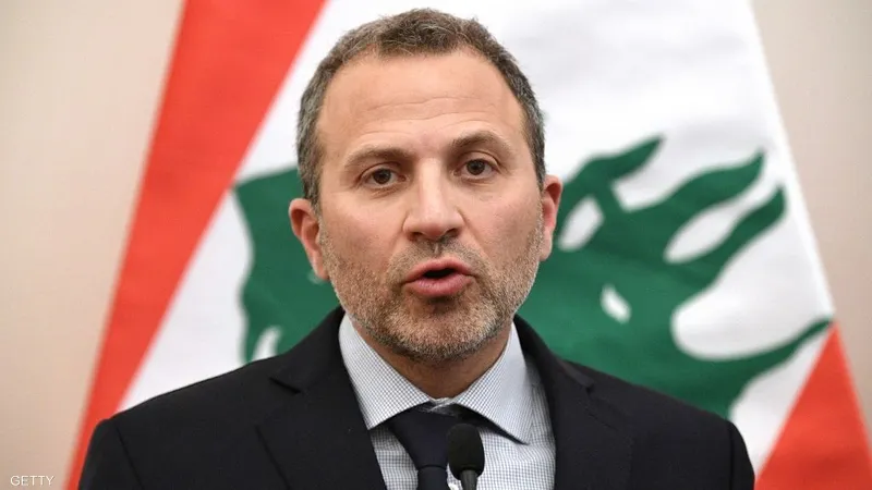 بالصورة: في عز الأزمة والتصعيد المستمر…باسيل يغادر لبنان!!