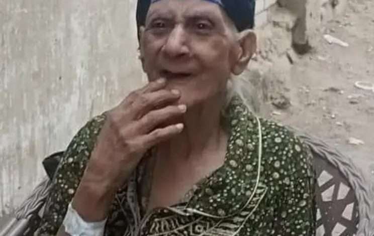 بالفيديو: سيدة مصرية مسنة تعود إلى الحياة قبيل دفنها!