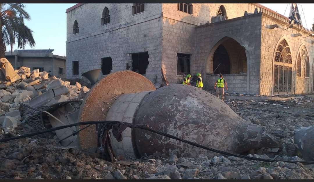 بالصور: غـ.ـارة إسـ.ـرائيلية تسـ.ـتهدف المسجد القديم في النبطية