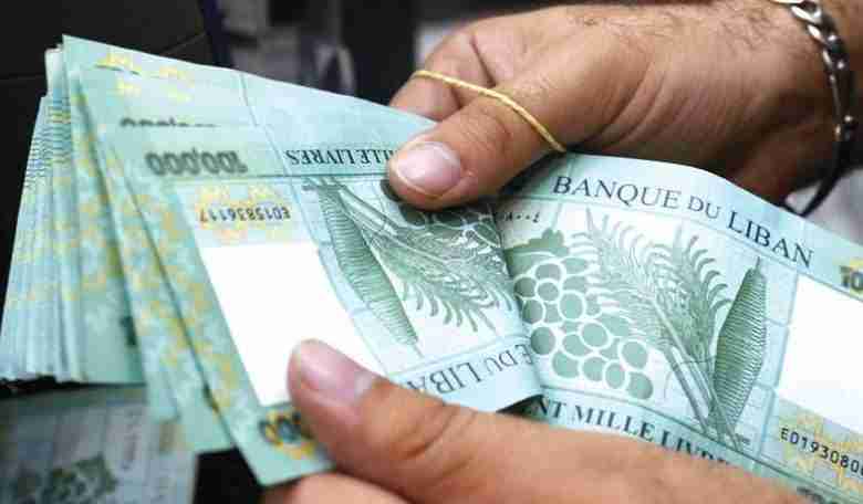 إيجارك بالدولار، طعامك بالدولار، فواتيرك بالدولار… إلا راتبك!