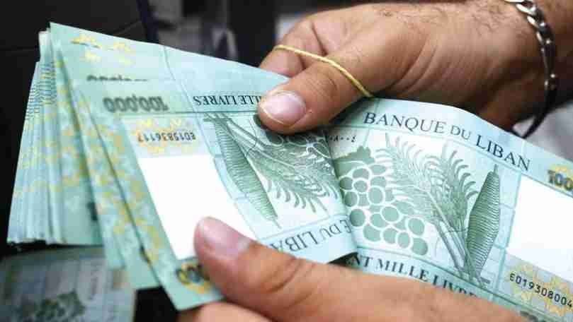 إيجارك بالدولار، طعامك بالدولار، فواتيرك بالدولار… إلا راتبك!