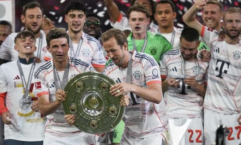 مولر يرفع درع الدوري في وداع مؤثر